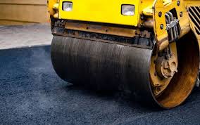 Best Asphalt Driveway Installation  in Bloomingburg, OH